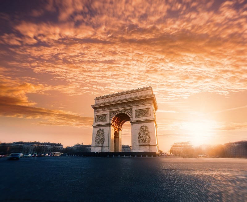 Paris et l'arc de Triomphe